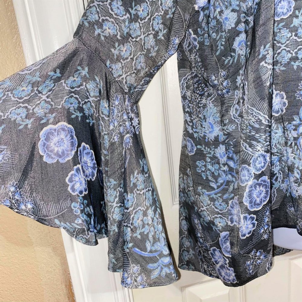 3/$25 Lauren Conrad Women's Bell Sleeves Blouse Floral Size L - Picture 4 of 9